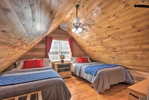 ‘The Lake Place’ Cabin w/ Golf Cart & Free Kayaks! - Interior