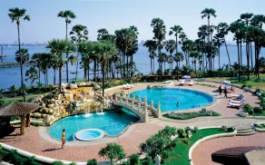 Taj Lands End - Pool