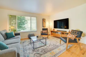 Hot Tub, 5 Mi to Dtwn! Newly Updated Seattle Home - Innenbereich