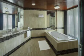 Radisson Blu Hotel, Dubai Deira Creek - Bathroom