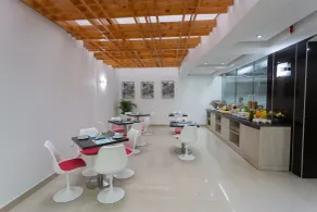 Howard Johnson by Wyndham Lima Miraflores Art House - Restaurant