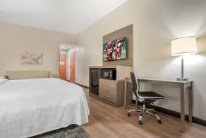 Red Roof Inn PLUS & Suites Vicksburg - Room