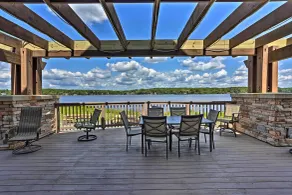 Deck & Fire Pit: Pocono Lake Home Near Skiing! - Interiør