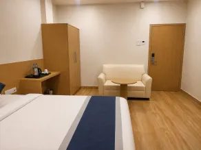 Hotel Shiny Grand - Best Hotel Near Guwahati LGBI Airport, 5 Minutes from Airport, Free Breakfast, Borjhar - Room