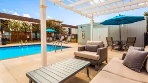 Best Western Plus Yadkin Valley Inn & Suites - Basseng