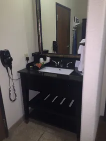 Comfort Inn & Suites Alvarado - Salle de bain