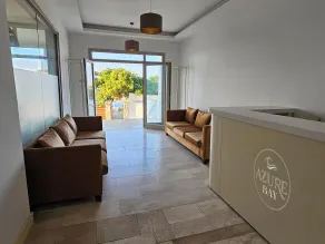 Azure Bay - Recepción