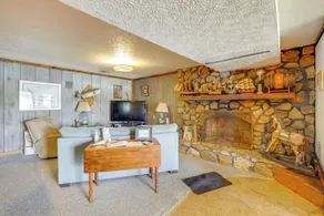 Couple’s Smith Mtn Lake Getaway w/ Private Beach - Interiør