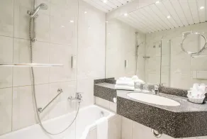Best Western Plus Hotel Am Schlossberg - Bathroom