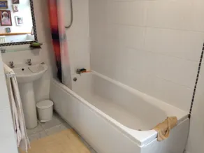 Room-large Home in Prime Location for al - Salle de bain