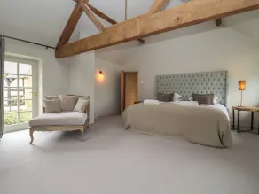 Millpond Bothy - Room