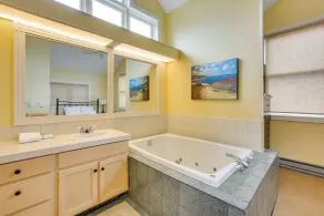 Glen Arbor Vacation Rental w/ Views of Lake! - Interiør
