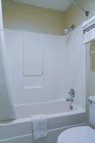Economy Inn by OYO Ashburn I-75 - Bathroom