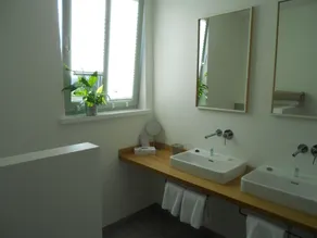 Haus & Hof Guest House - Bathroom
