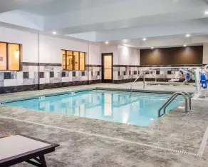 Comfort Inn & Suites Woodward - Piscina