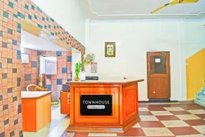 Townhouse Hathroi Market - Lobby