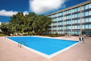 Four Points by Sheraton Kansas City Airport - Piscine