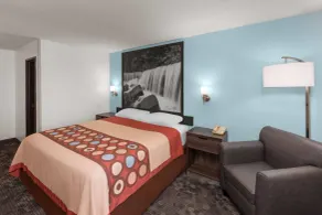 Super 8 by Wyndham Rock Port MO - Chambre