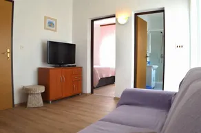 Room in Apartment - Charming Apartment Venilia Blue, Sleeps 4 - Servicio de la habitación