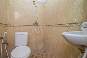 RedDoorz Plus near Ciputra World Kuningan 2 - Badezimmer