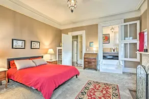 Centrally Located Apt in Victorian Mansion! - Camera