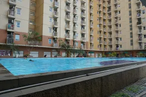 Best Strategic 2BR Apartment at Green Palm Residence By Travelio - Pool