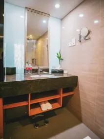 Ramada Plaza Shanghai Pudong Airport - Room