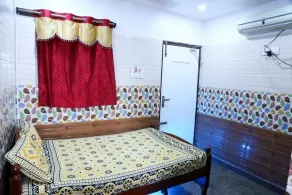 Sri Mahalakshmi Deluxe Lodge - Room