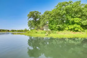Private Island: Home in Belding w/ Dock & Grill! - Innvendig