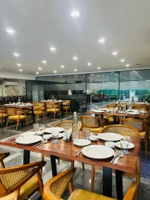 Royal Studio Golf Course Road - Restaurant