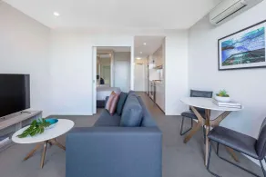 Oaks Melbourne on William Suites - Room