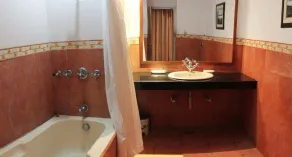 Hotel Opulence - Bathroom