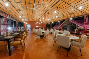  juSTa Morjim Beach Resort - 80 steps from Morjim Beach - Restaurante