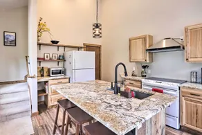 5 Mi to Ski Resort: Mtn-View Breck Home w/ Hot Tub - Interior
