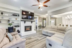 Gather, Play & Unwind! Modern Locust Grove Home - Intérieur