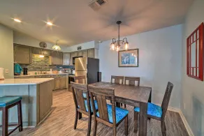 Oceanfront Texas Condo w/ Pool: Pets Stay Free - Innvendig