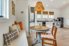 Modern Mtn Retreat w/ Deck & Views in Glenville! - Interiør