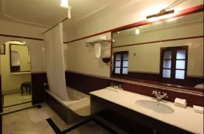 The Laxmi Niwas Palace - Bathroom