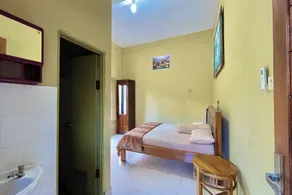 Mongan Homestay Beside The Belulang Hot Spring - Chambre