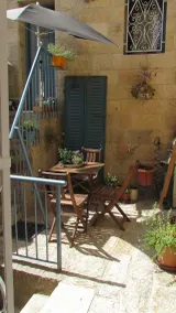 Legatia - Interior entrance