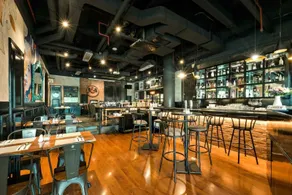 Maxone Premier Melawai - Restaurant