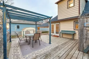Clear Lake Vacation Rental: Walk to Town / Beach! - Innvendig