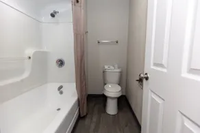 Lubbock Inn & Suites - Bathroom