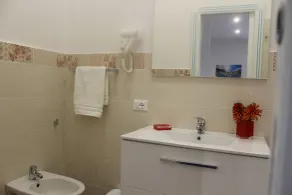 EXCLUSIVE HOME - Bathroom