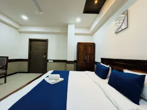 Col's Hotel Uphaar - Room
