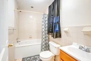 Charming Long Island Home w/ Fenced Yard! - Interni