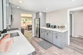 Mtn-View Deck & Fire Pit: Modern Gold Bar Escape - Interior