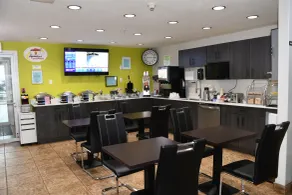 Super 8 by Wyndham Fort McMurray - Restaurant