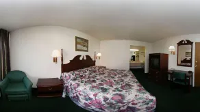 Super 8 by Wyndham Oklahoma Fairgrounds - Room
