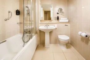 Sunday London Staines-upon-Thames Heathrow T5 - Baño